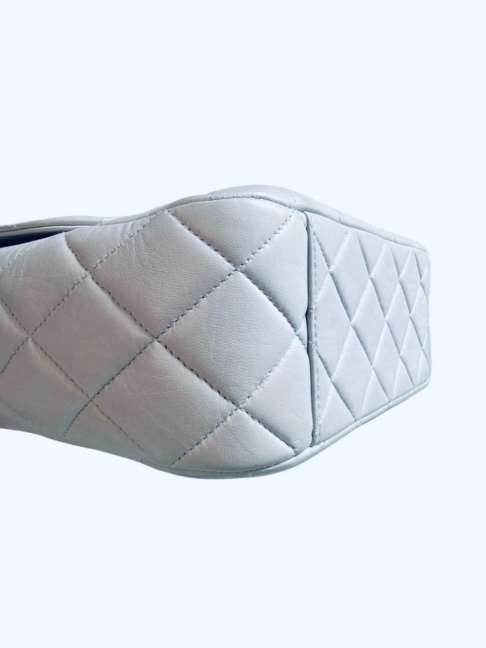 CHANEL Vintage 1996–1997 Lavender Quilted Lambskin Shoulder Bag - Picture 6 of 12